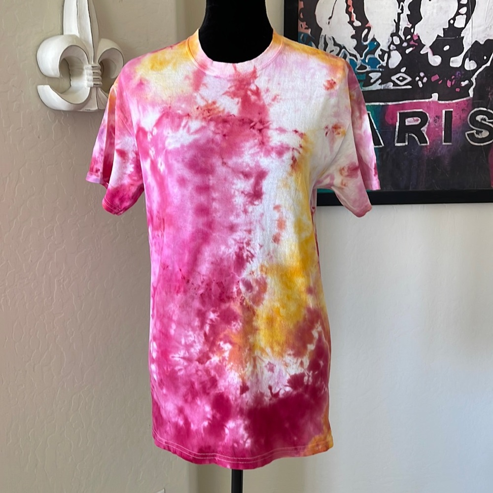 NWT Candy Did It! / Gildan Vibrant Color Tie Dye T- Shirt Size Medium